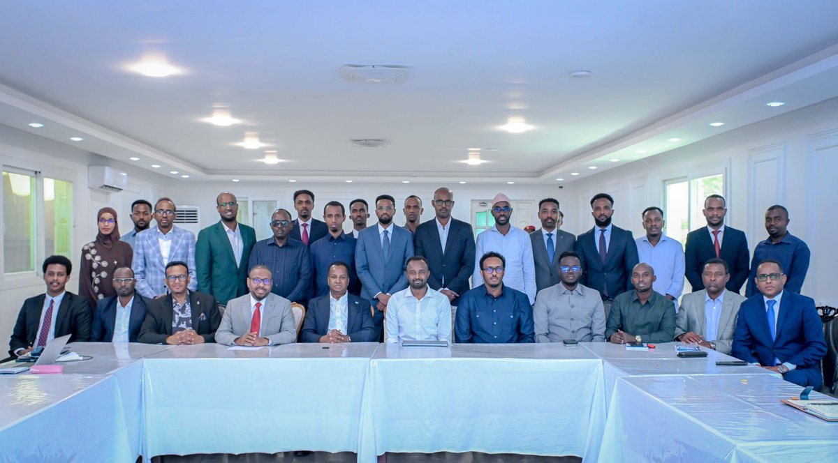 FM <a href="/AbdisalamDhaay/">Abdisalam Ali</a> concluded on Wednesday a three-day internal retreat in #Mogadishu with directors of the ministry’s departments. The retreat, held from Dec 22 to 24, brought together senior officials to review departmental performance.
🔗➡t.me/MofaSomalia/67…
#Somalia