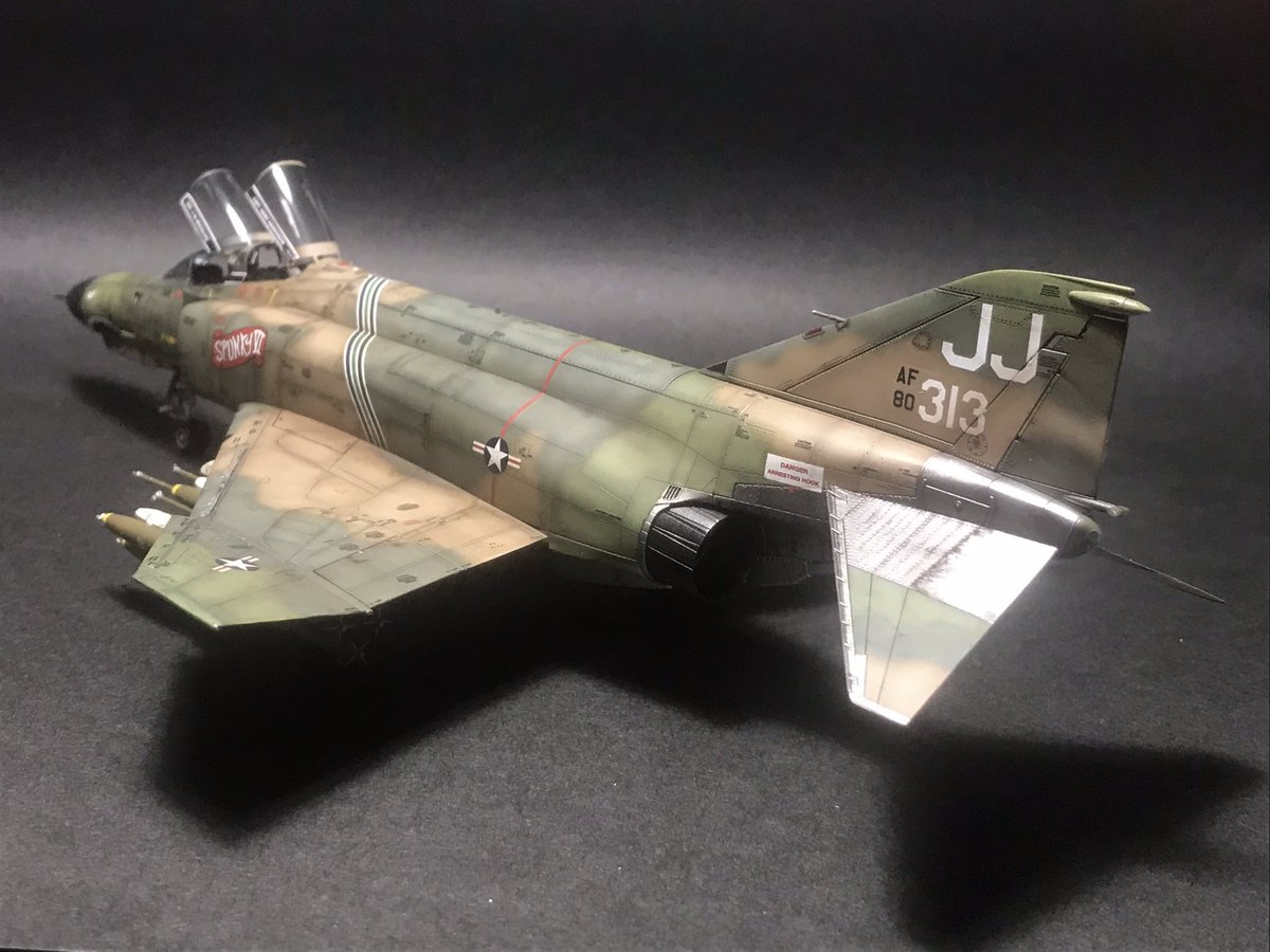 hei8_h's tweet photo. Finemolds 1/72 F-4E前期型 完成。
ベトナム戦のフル爆装な機体が塗りたくなってのチョイス。フル爆装と言いつつ敢えて胴体下ではなく右翼下装備のECMがチャームポイント😌
メリークリスマス!
#ファインモールド #scalemodelling #scalemodels #aircraftmodel #飛行機模型 https://t.co/7Njvxl66ah