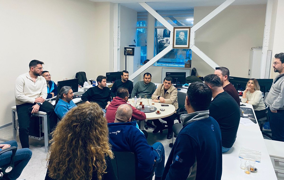 ThsAntalyasube's tweet photo. Şube Başkanımız Mehmet Ali ARICAN Antalya Telekom Bölge Müdürlüğü Network Yönetim Sistemleri ve Network Kurulum Operasyon Birimi çalışanlarını ziyaret etti. Misafirperverlikleri için kendilerine teşekkür ederiz. https://t.co/CVzpDwAezh