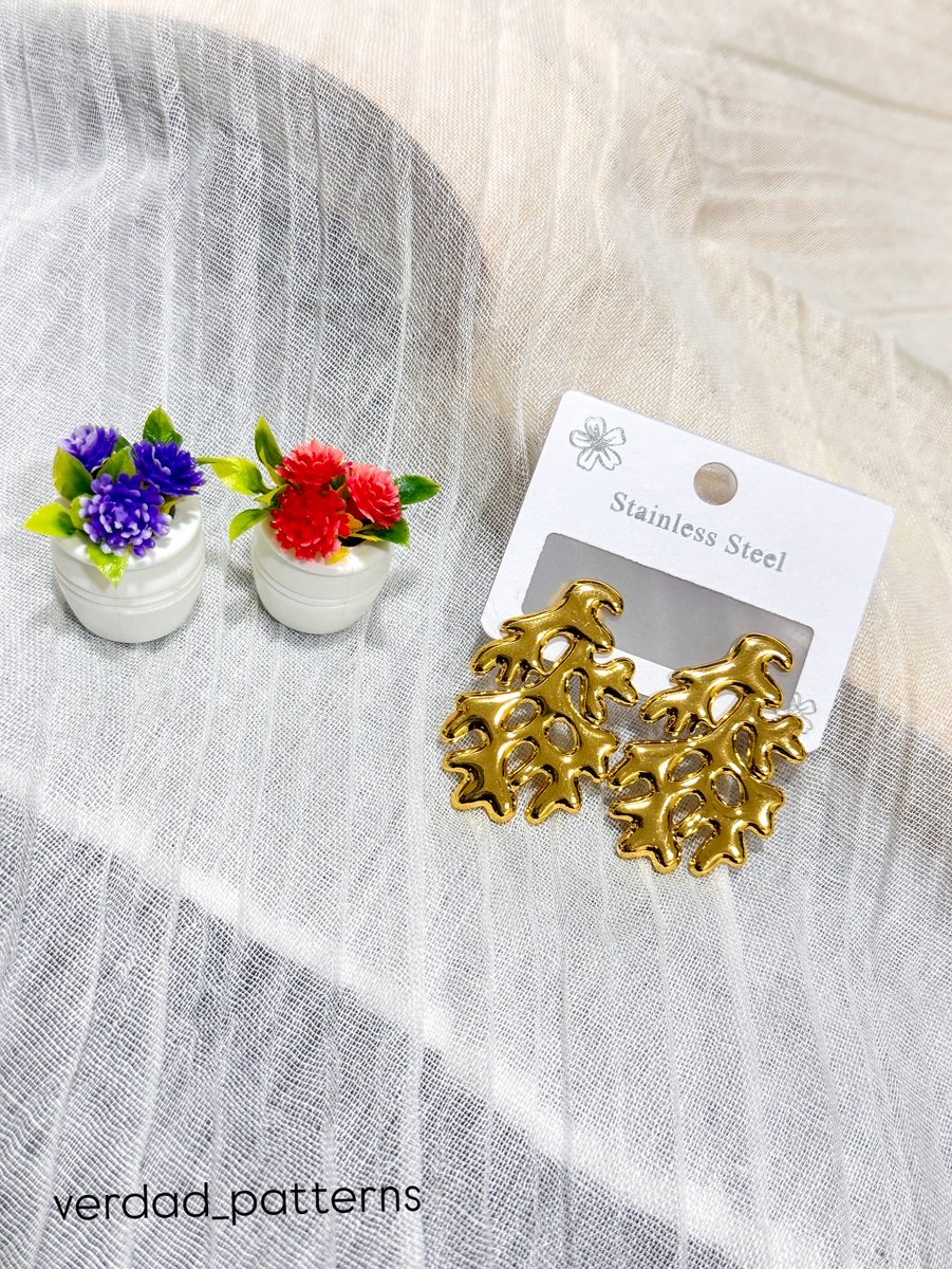 VerdadPatterns's tweet image. Branch Cut : Bold Leaf Branch Gold Earrings 
Price- N2500
.
To order: Call / WhatsApp: 08163851956 or send us a DM
.
#earrings #womensjewelry #goldearrings #goldearringsforsale #goldjewelry gold