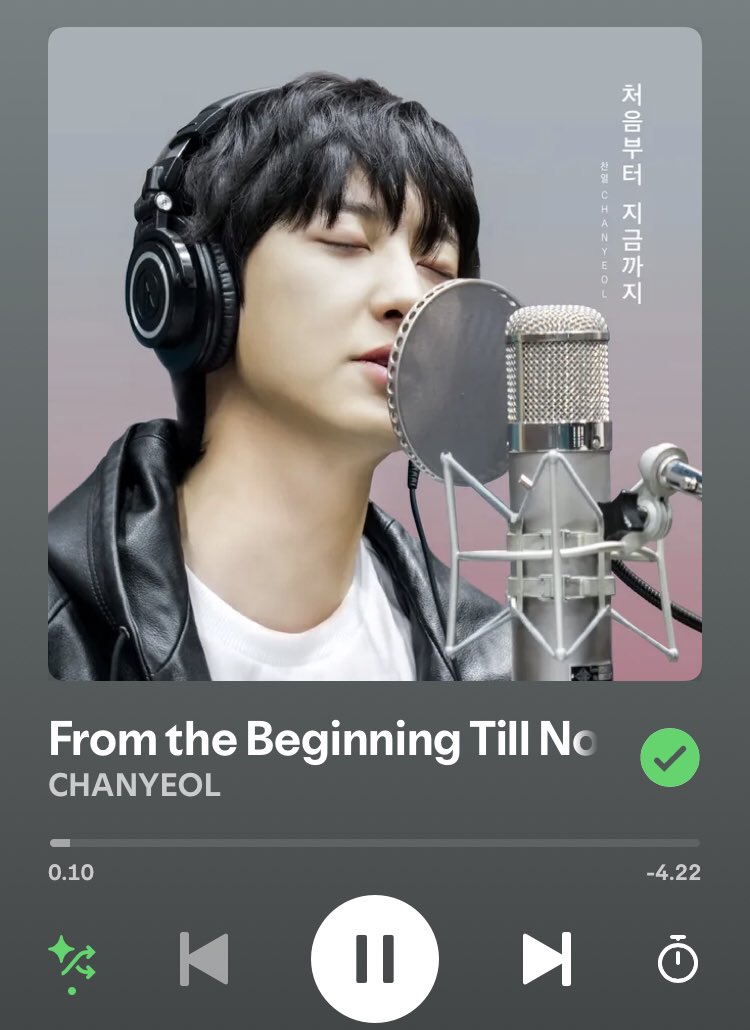 ciyeole's tweet photo. Gak pernah baru denger lagu langsung nangis, baru ini bener bener nangis banget, berat banget jadi cbkist gini 😭😭 https://t.co/F5uRGxc3ln