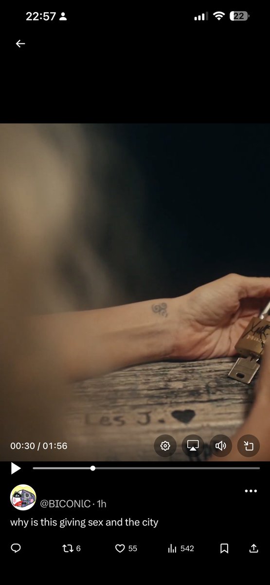 MatuMatts's tweet image. During the filming of @xtina’s Christmas special in Paris, she walked across a bridge over the Seine and left a signed lock.
Today, I found it.
I’m still shaking ✨🔒🇫🇷