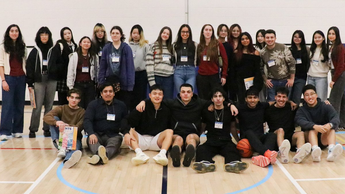 HTSAlumni's tweet image. Our annual Home for the Holidays event welcomed alumni of all ages back onto campus to reconnect and get into the festive spirit. ☃️

The Class of 2025 was well represented, catching up with former teachers and classmates. 🫶

Happy Holidays to our entire alumni community! 🎁