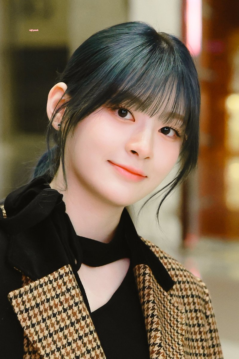 soft peach tweet media