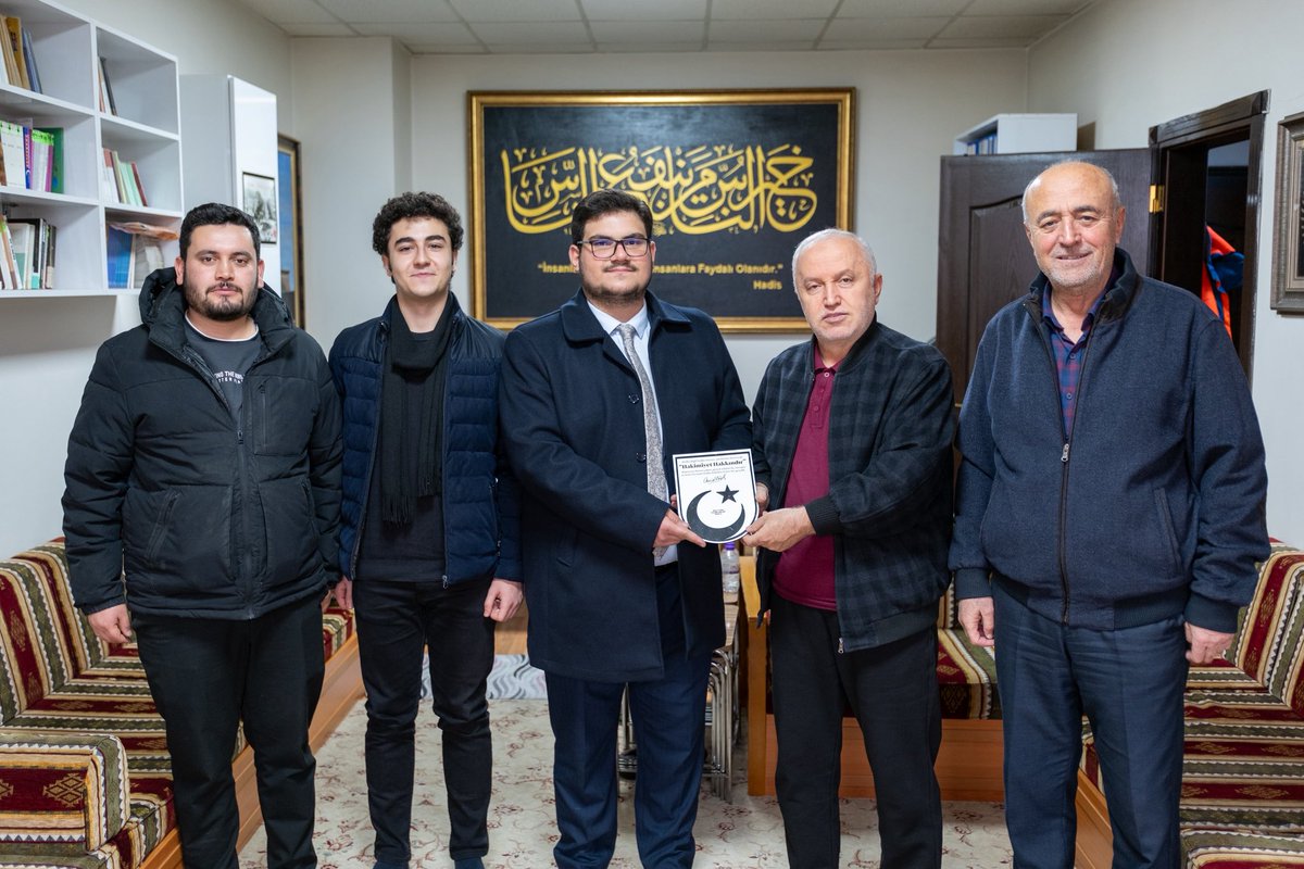 Birlik Vakfı Konya İl Başkanı ve değerli büyüğümüz Sayın Abdi Parlak’a bir nezaket ziyareti gerçekleştirdik. Göstermiş oldukları ilgi ve misafirperverlikten dolayı teşekkür ederiz.