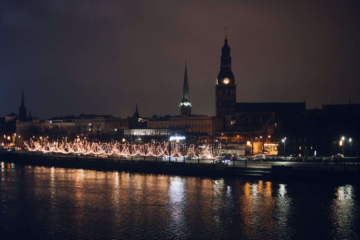 ✨️ Vēlu visiem gaišus un mierpilnus šos Ziemassvētkus!