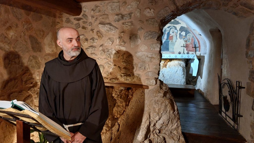 TV2000it's tweet photo. 🎬 #Documentario | "Nel presepe la tenerezza di Dio"
🕡 Giovedì #25dicembre ore 18.30 su #TV2000
📺 Canale 28 dtt |📡 157 Sky | 📲 App #Play2000
📌 Dal 1223 ai giorni nostri. Dalla grotta di #Greccio ai salotti delle nostre case. Il #presepe resta il “racconto” al centro del #Natale