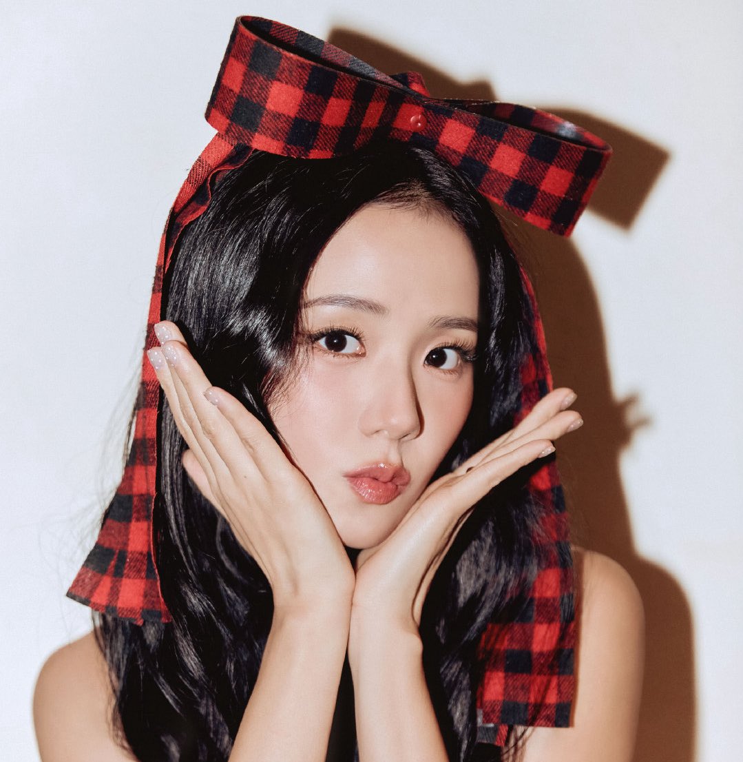 JISOO NEWS tweet media