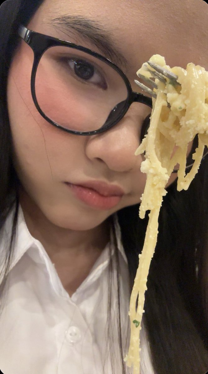 marloopyn's tweet image. yeay first cosd! jangan lupa mam frend 🍝

#CoerSelcaDay #COSD #마틴 #MARTIN #CORTIS