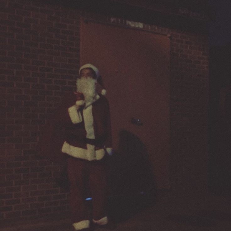 크리스마스니까 세훈이가 산타 분장 하고 아이들 찾아간 거 봐야지