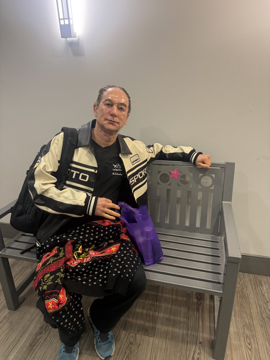 Check out my latest Dr. Vegas blog, "A New Year with New Challenges"
smilereminder.com/sr/temp/view.d…

“Find someone who inspires you, work on improving your own life, set some goals, &amp; if you can, make the world a better place.”

For A Healthier &amp; More Beautiful Life <a href="/lvderm/">Las Vegas Dermatology®</a> #dermatology