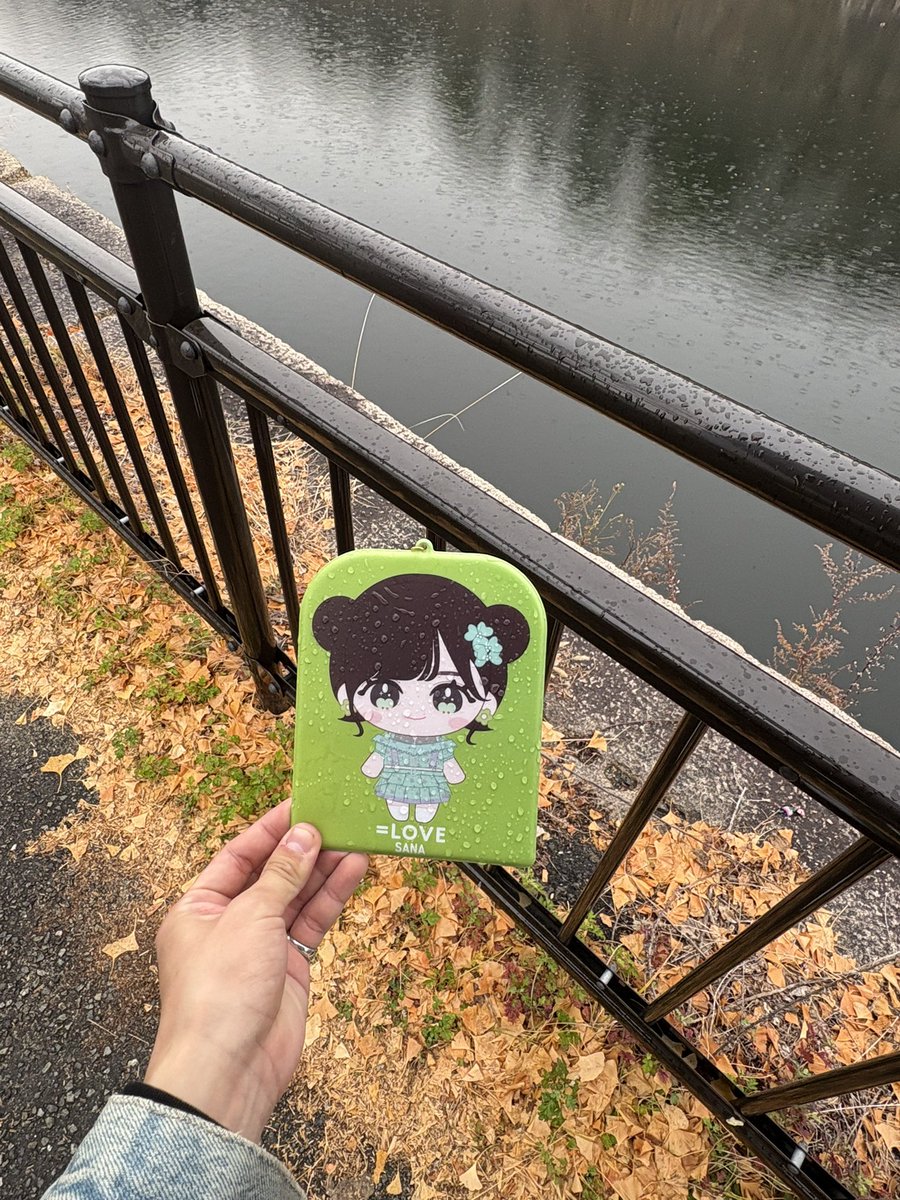 KiaRisa1104's tweet photo. さなつん推しの方々の力をお貸ししてほしいと思ってます。
運営に行ったり色々悩みましたが、こちらで保管し持ち主の方が連絡くださったら郵送しようと思います。
年内最後で最高だったライブで落として悲しむ人なんて見たくない想いです
  #イコラブ8周年ツアー 
 #さなぼいす 
 #諸橋沙夏
 #イコラブ https://t.co/ooFPTLvFic