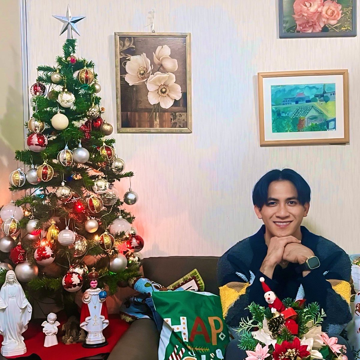 iamchristzer's tweet photo. Merry Christmas, everyone!

Sending my holiday love and greetings to my family and friends all over the world. May you have an awesome Yuletide season. Enjoy the miracle of Christmas in your hearts!

メリークリスマス！
Love from Japan!
💕🎄🇯🇵🇵🇭 https://t.co/tHSGBM0Fpr