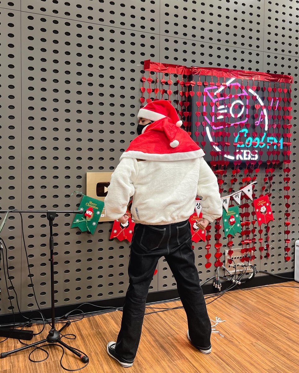 always_4every's tweet photo. 크리스마스면 어김없이 생각나는 바부(♡)초딩캣산타 영현이 (ᵔᗜᵔ*) https://t.co/5NNUDseVgV