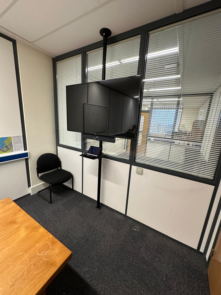 It's been a busy December replacing projectors, installing display screens and video conferencing systems onto floor to ceiling pole systems. Work now completed for Bedford Borough Council, The Stockwood Park Academy and Kensington Prep School.
Have a great holiday everyone.