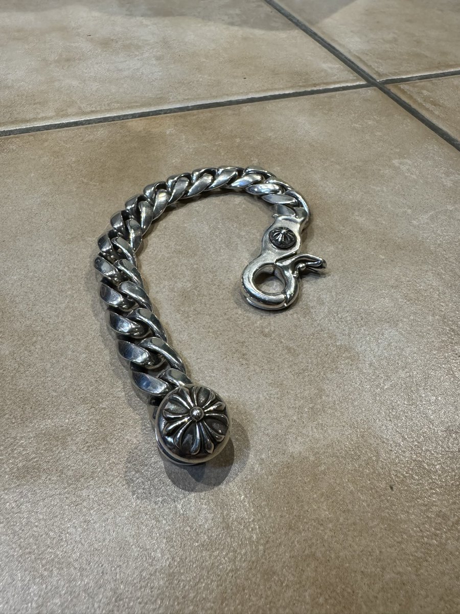 【クリスマスプレゼント企画🎄】

フォロワー現金給付のため田中雄士先輩に交渉したところ、20万円もらった。

フォロー&amp;リポスト▶︎ <a href="/Y_T_official/">田中雄士　キック王者　起業家　HIPHOPアーティスト</a> 

私物ブランド物はないんすかと聞いたところ、
前に俺がもらったクロムハーツのブレスをプレゼントしてあげてほしいとの事。