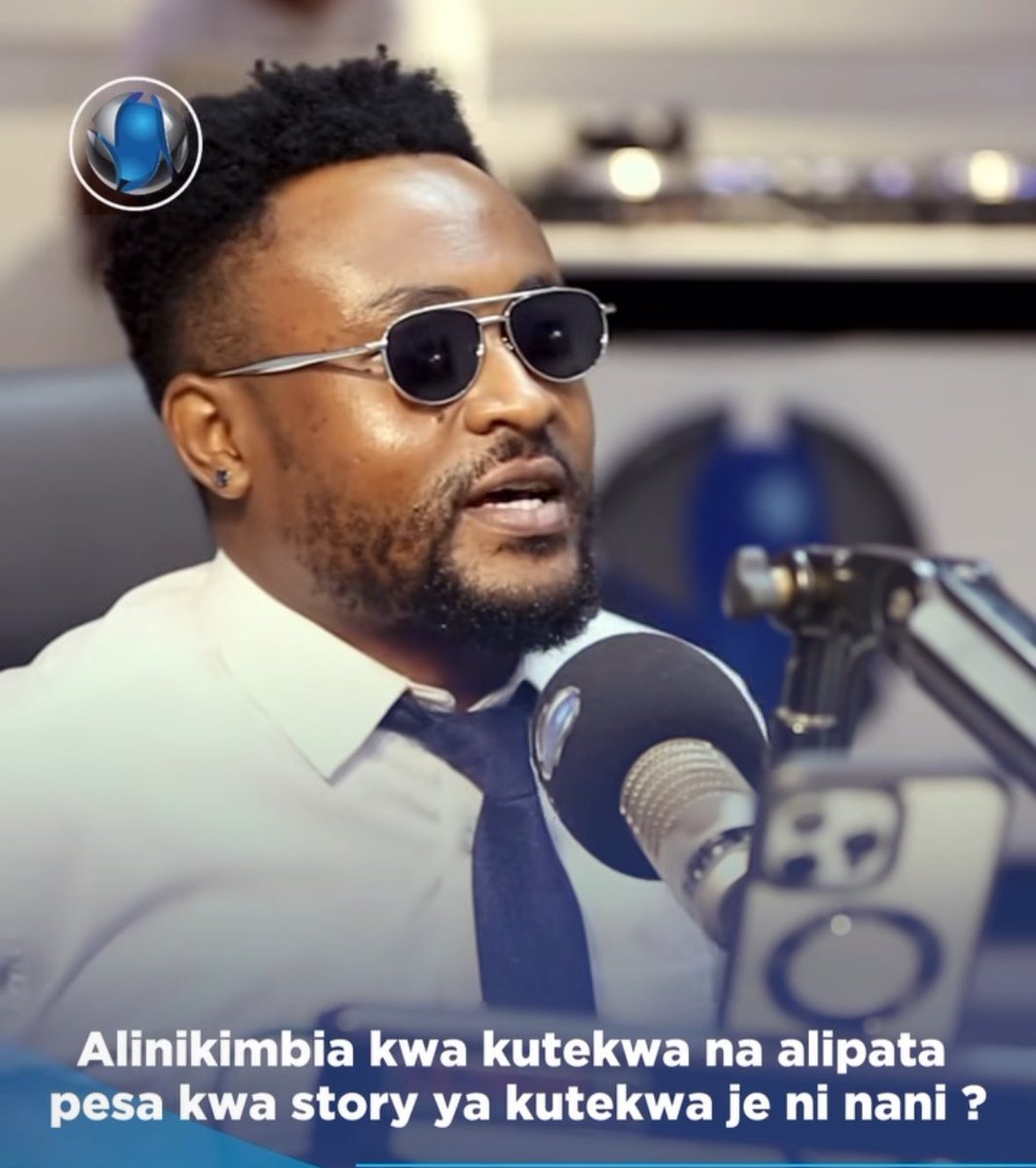 Wakazi's tweet image. MONI HUU SIO MUDA WA HAYO!

Mdogo wangu, yes Mdogo wangu sababu we ulikuwa Mdogo wake LANGA. Pengine uyasemayo yote ni kweli na ni ya msingi, ila siamini kama ni muda sahihi! Najua umeulizwa swali na Mtangazaji, ila sijaona haja ya kujibu especially if the music clarifies it…