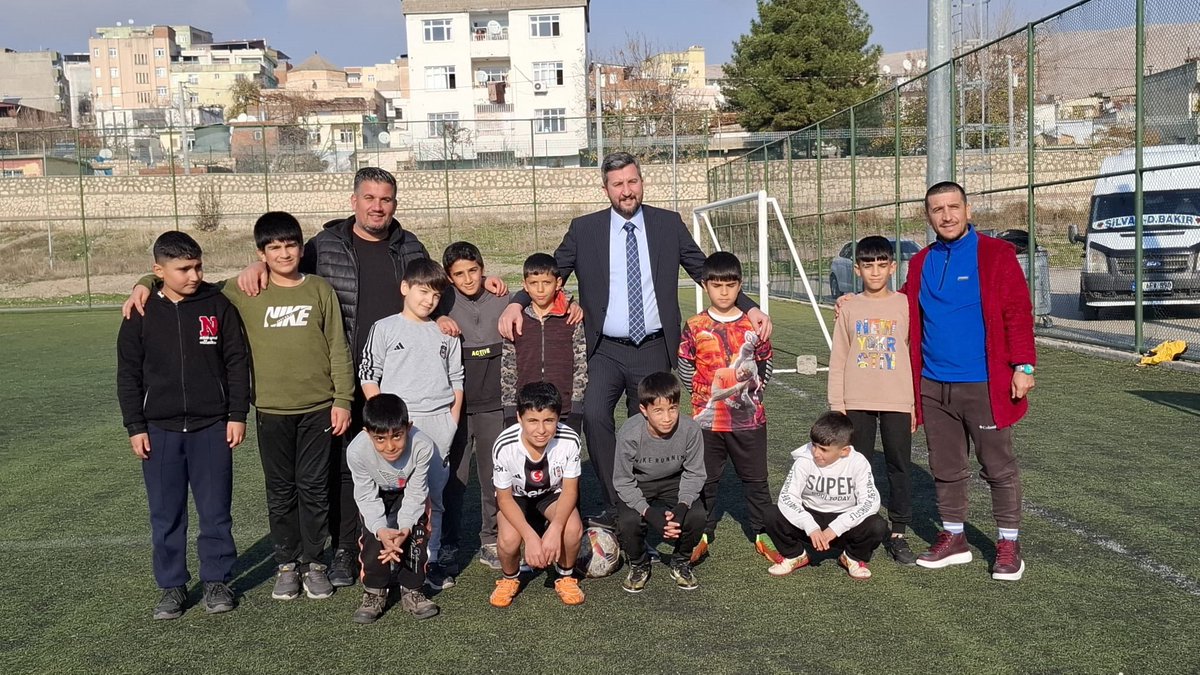 Ak parti Silvan ilçe başkanı olduktan sonra gecesi gündüzü memleketine hizmet aşkıyla olan değerli başkanım <a href="/VolkanKARADENZ4/">Volkan KARADENİZ</a> ‘le Bugün ilçe stadımızda eksikler konusunda konuştuk. elini attığı her soruna çözüm bulan başkanımız sağolsun bu sorunlarıda çözeceğine inancımız tam.