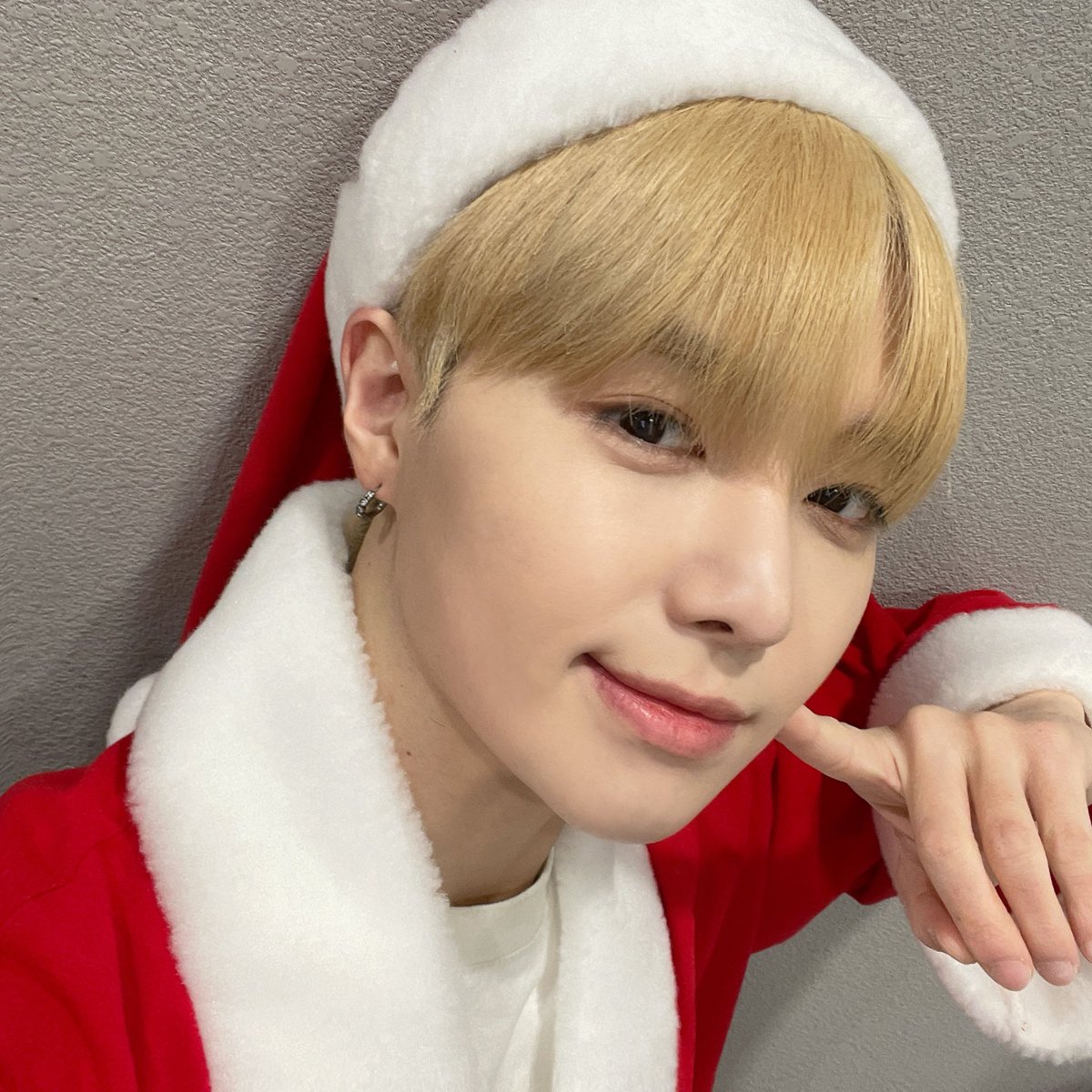 우리 재윤님
생일을 진심으로 축하드립니다🎄🎅🏻🎂🎁