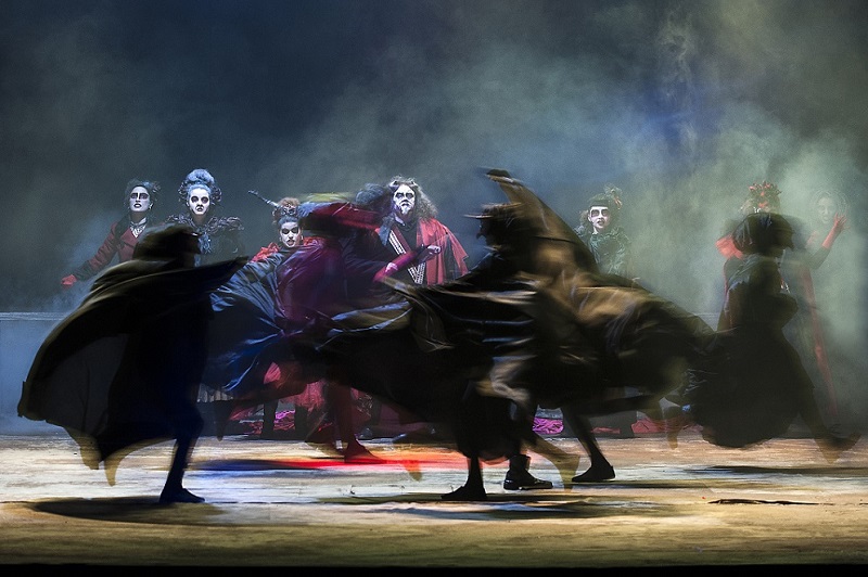 👼👿 Els Pastorets, l'espectacle de Nadal per excel·lència.

"Malgrat ser una tradició centenària, els Pastorets no han quedat momificats. Són vius, permeables, oberts a l’evolució"

✍️ Dani Chicano
👉 entreacte.cat/entrades/persp…