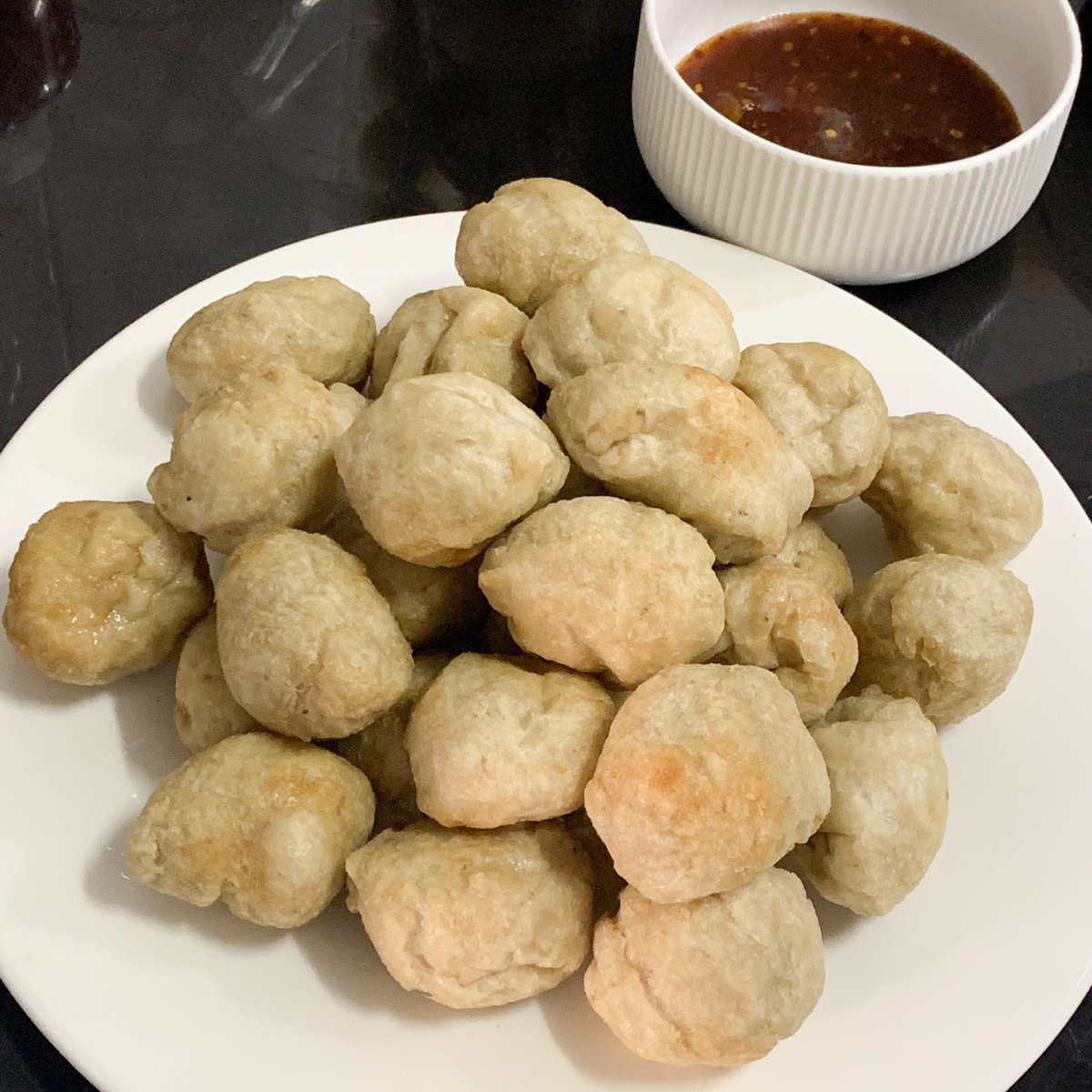 isasbenz's tweet image. ไส้กรอกแดงรี                       ลูกชิ้นปลาระเบิดใจ