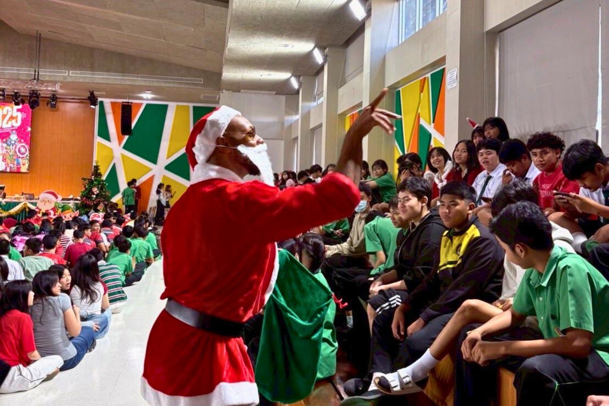 BFITSThailand's tweet image. At our VRU BFITS Program, the holidays came alive through stage performances, student creativity, and moments that brought the whole campus together—loud, joyful, and unforgettable 🌟

#VRU #BFITSProgram #ShineWithBFITS #JoinVRU #TeachInThailand 🇹🇭