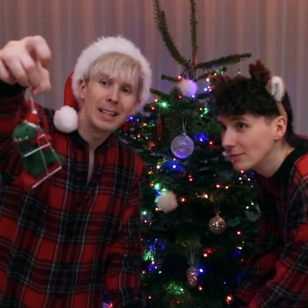 iDOFFEE's tweet image. 17 lifetime's and 17 christmas they've sent intertwined together not by destiny but bc they choose this😭😭😭