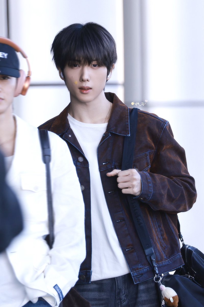 쳔러가 크리스마스 선물로 받은 이 별패치 왜이렇게 익숙하지 했는데              
                                       요기보세요 ⬇️⬇️