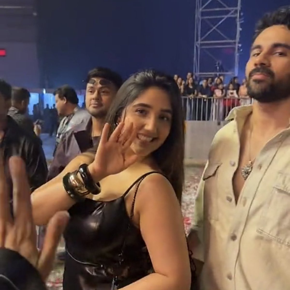 from being at the same concert as strangers to being together at the same concert as "ABHINOOR" 🧿💘

#AbhiNoor