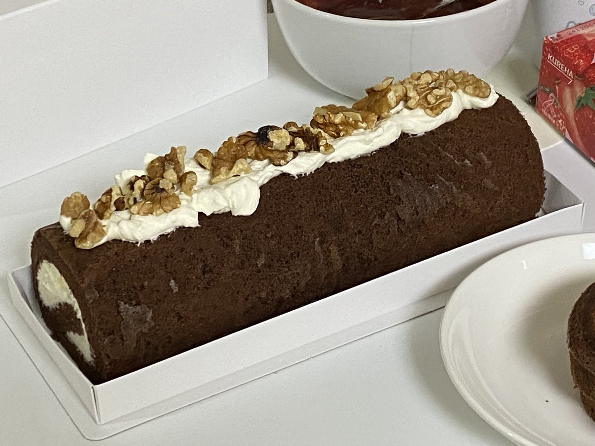398moomin's tweet photo. ロールケーキ作ったのにあげるの忘れてた https://t.co/iNmGHaJetu