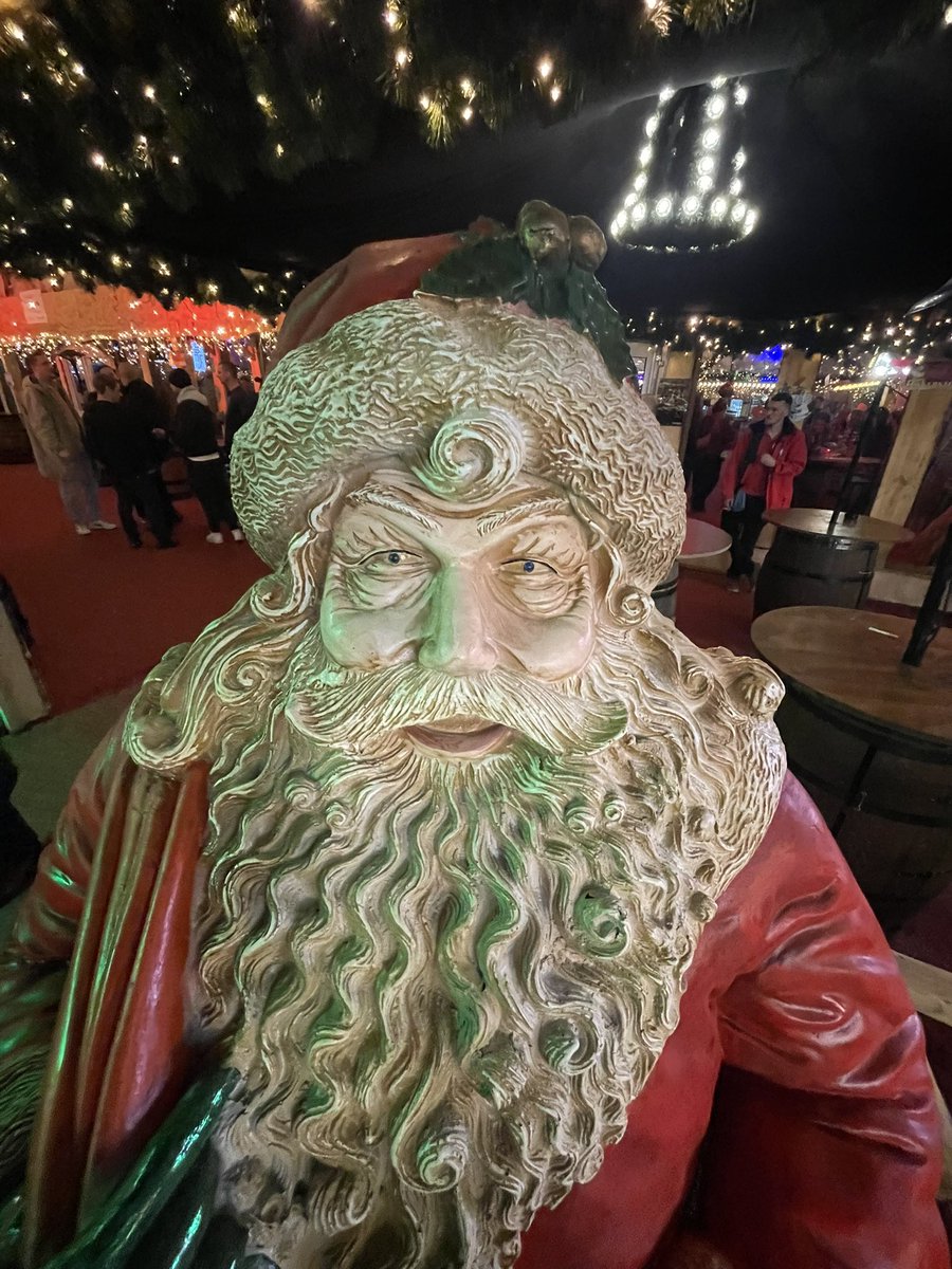 Robin_hoodersss's tweet photo. Mery chrism https://t.co/ScAOim1nHr