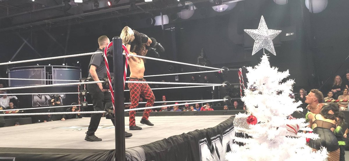 CarlosStoneking's tweet image. @shiloh_wwe @skylar_wwe #WWE # WWENxt Christmas Mayhem courtesy of #toothlessaggression. This was the best match.