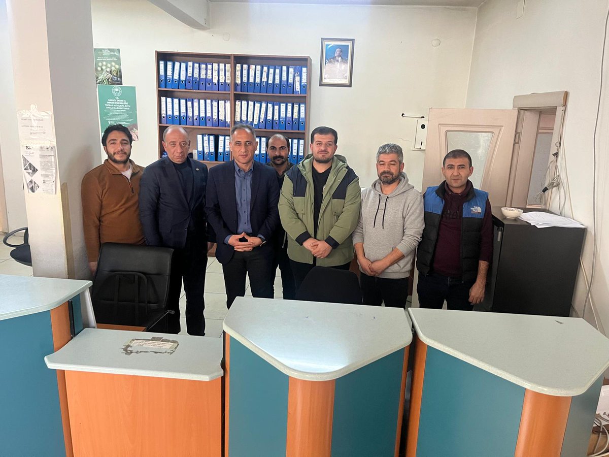 İl Müdürümüz Sayın Enver Aydın , ve il müdür yardımcısı Erdinc KOÇ Digor Ziraat Odası Başkanlığımızı ziyaret ederek bizleri onurlandırdı.
Ziyaret kapsamında; ÇKS dosyası alım süreci, çiftçilerimizin başvurularda dikkat etmesi gereken hususlar ve ilçemizde yürütülen tarımsal