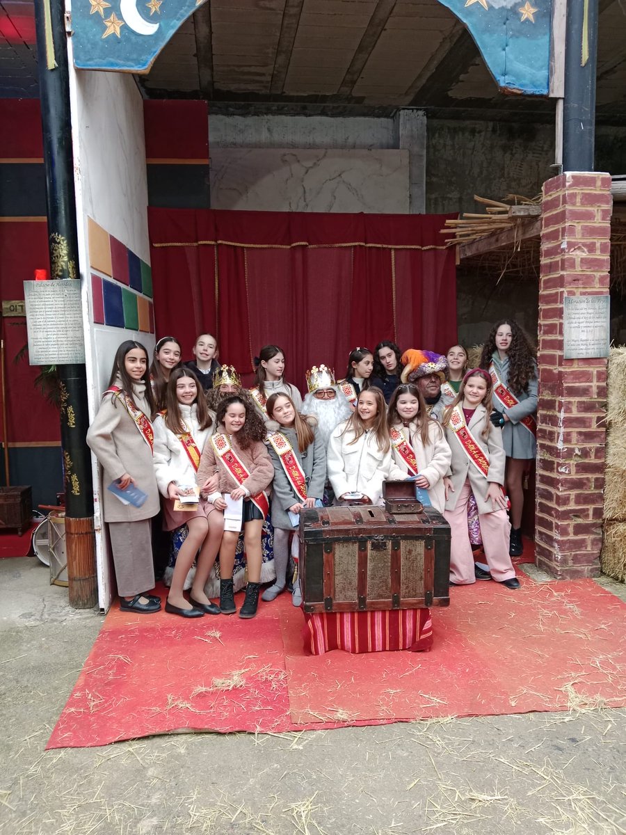 eltablacho's tweet image. Nuestra reina infantil, Sofía, asistió junto al resto de sus compañeras de la Corte de Honor a los distintos belenes instalados en las Torres de Cotillas.