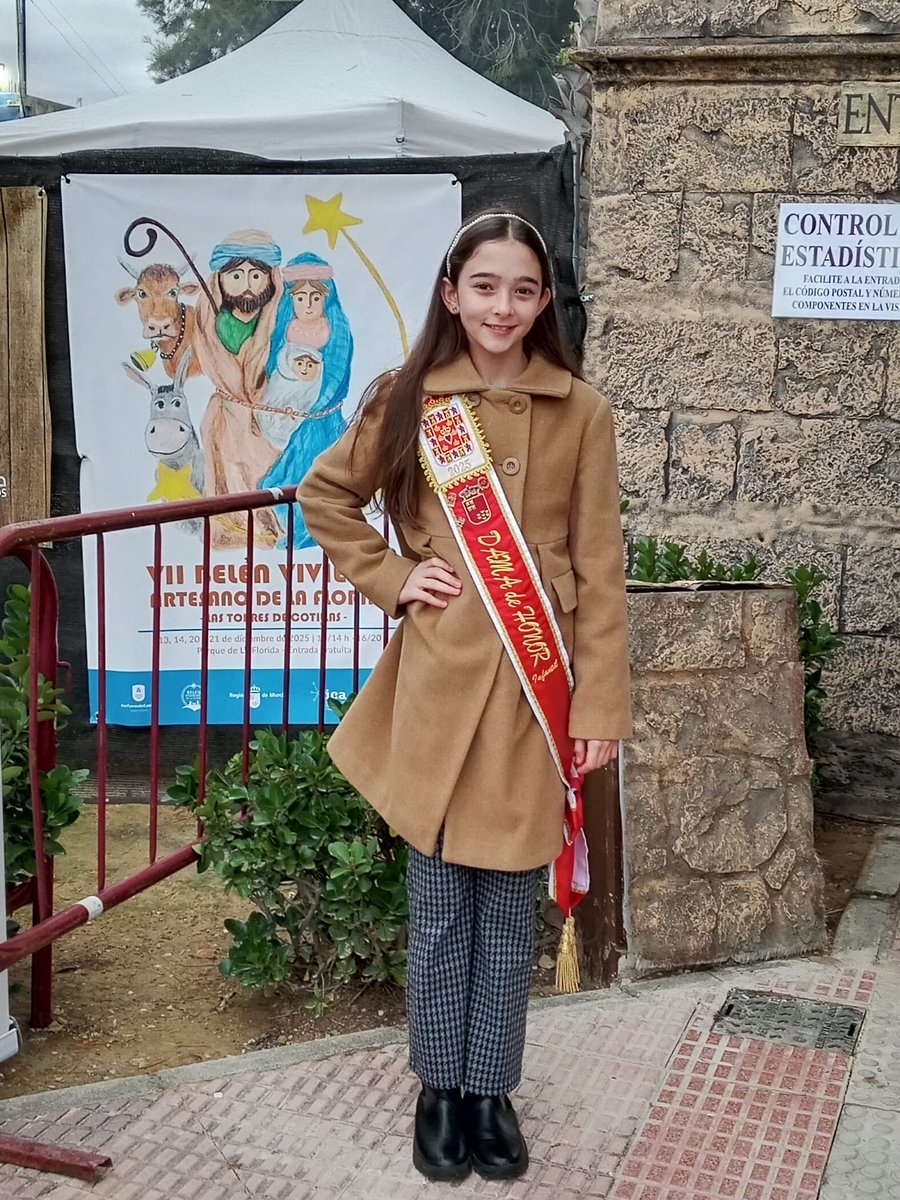 eltablacho's tweet image. Nuestra reina infantil, Sofía, asistió junto al resto de sus compañeras de la Corte de Honor a los distintos belenes instalados en las Torres de Cotillas.