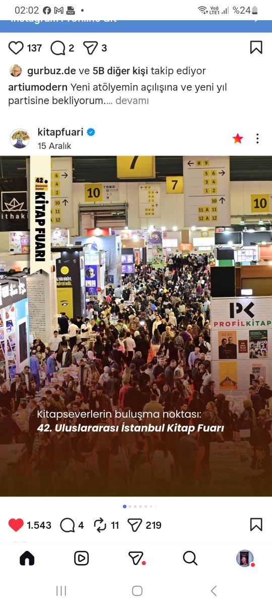 @TÜYAP şehir merkezine uzak olmasi a karşın katılım çoktu. Kim demiş kimse okumuyor diye. En güzel hediye kitaptır. Yaz Erbay kitaplari kitapyurdu.com. da