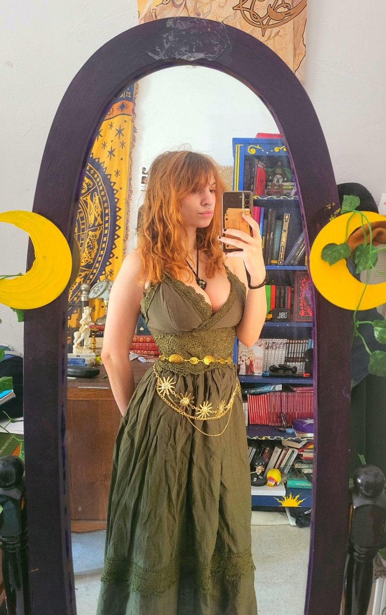 Carmina_bleue's tweet photo. Essentiellement des photos de mes tenues + la seule fois où quelqu’un d’autre que moi m’a maquillé https://t.co/YSoHkGVz23