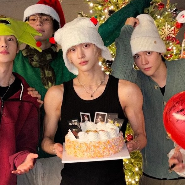 myheartgoneblue's tweet image. เค้กหนักกี่โลวะ