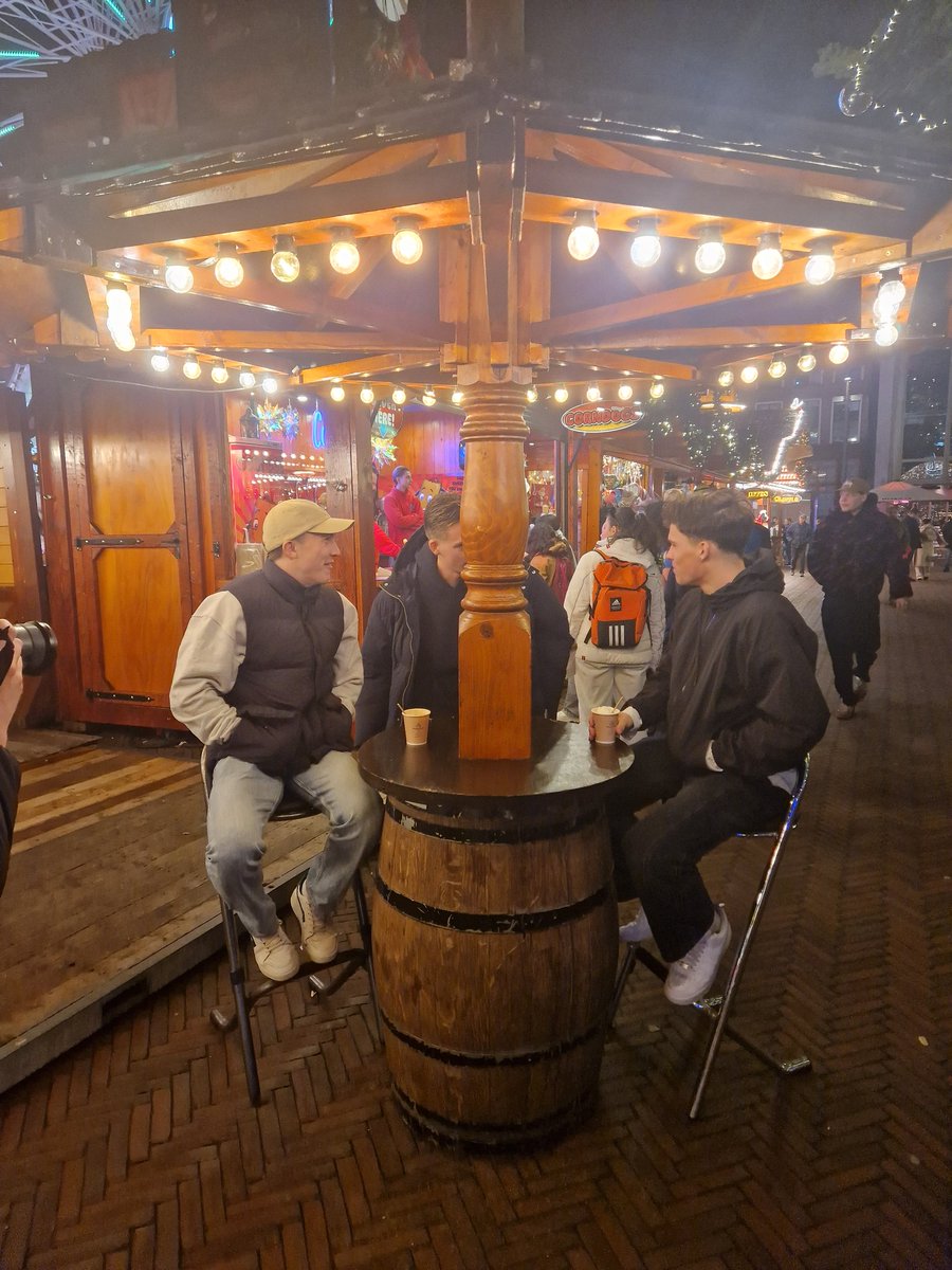 BartKruyt's tweet image. Een kerstcadeautje van Thom van Bergen, die zijn contract bij FC Groningen heeft verlengd tot medio 2028. De 21-jarige spits lag nog tot de zomer vast, plus een optie, maar blijft dus langer aan De Trots van het Noorden verbonden. #hohoho #fcgroningen #merryxmas