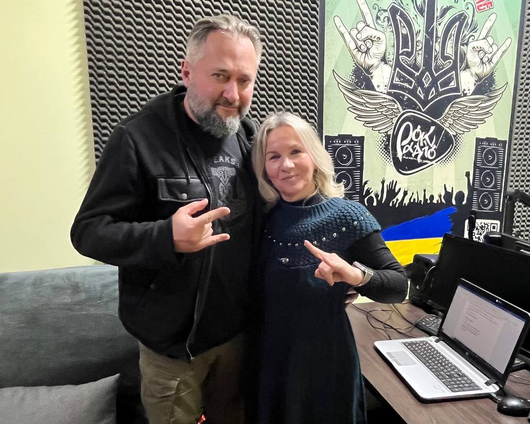rockradioua's tweet photo. Ми це зробили.
У студії РокРадіо UA — Олег "Білий" Шевченко, вокаліст і лідер гурту #MEGAWHITE.
Жива розмова.
Про музику, яка не прикидається.
Про шлях, вибір і звук, що тримає хребет рівно.
Дякуємо за відкритість, силу й той самий рок-н-рольний вогонь в очах.
Скоро в ефірі! https://t.co/xfi7SsLAIT
