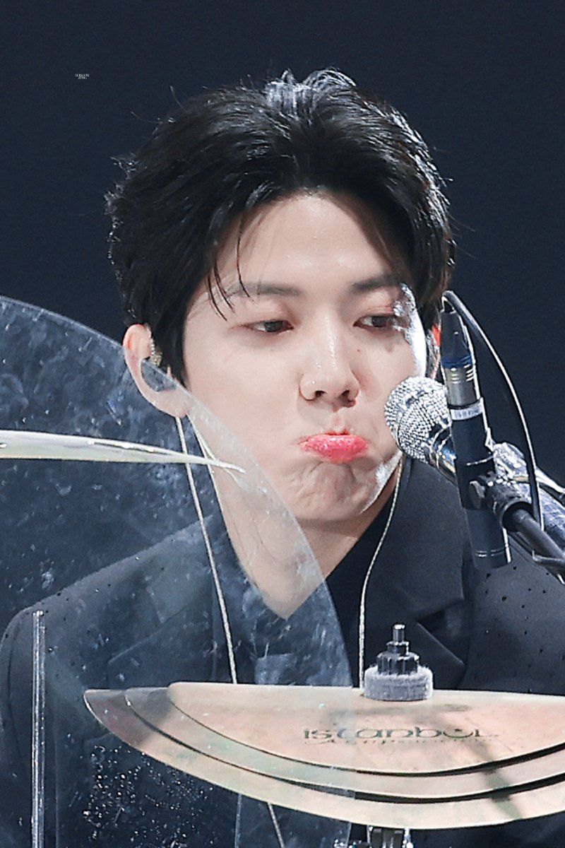 산타할아버지는 우는 아이에겐 선물을 안 주신데🎅
 #데이식스 #DAY6 #도운 #DOWOON