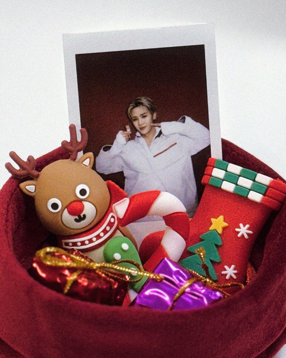WayV_official's tweet photo. Merry Christmas🎅🏻🎄

#KUN #钱锟 #쿤
#WayV #威神V https://t.co/ycneZdx7Dn