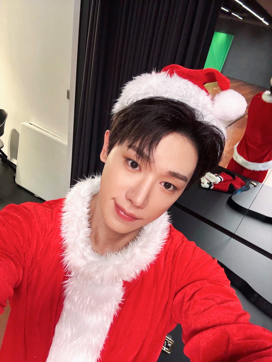 official__wonho's tweet image. 오호호호호호!!! 위니들 메리크리스마스 호호호호

#원호 #WONHO