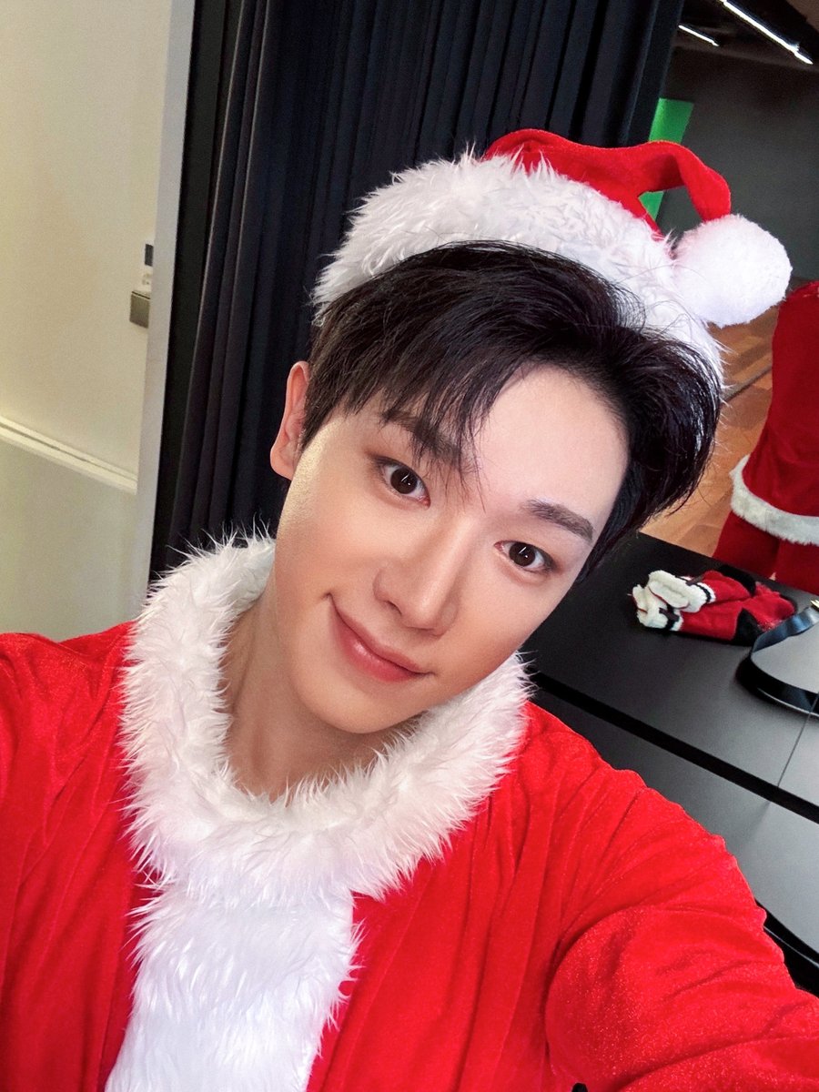 official__wonho's tweet image. 오호호호호호!!! 위니들 메리크리스마스 호호호호

#원호 #WONHO