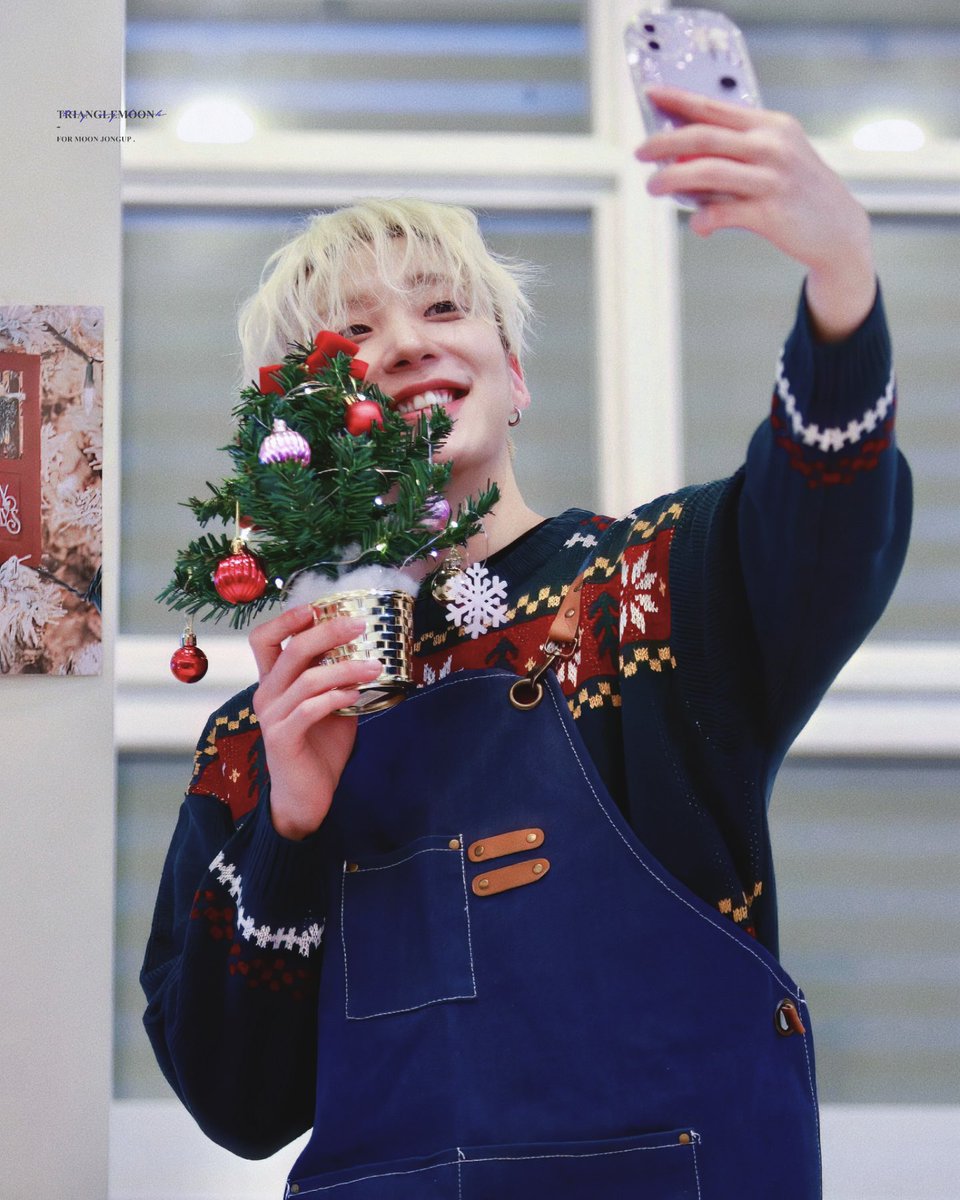 Merry Christmas 🎄🤍

na nanana nana ~ 🎶
#문종업 #MoonJongUp 
#文鐘業 #ムンジョンオプ 
#비에이피 #BAP <a href="/jongup_official/">Jongup_Official</a>