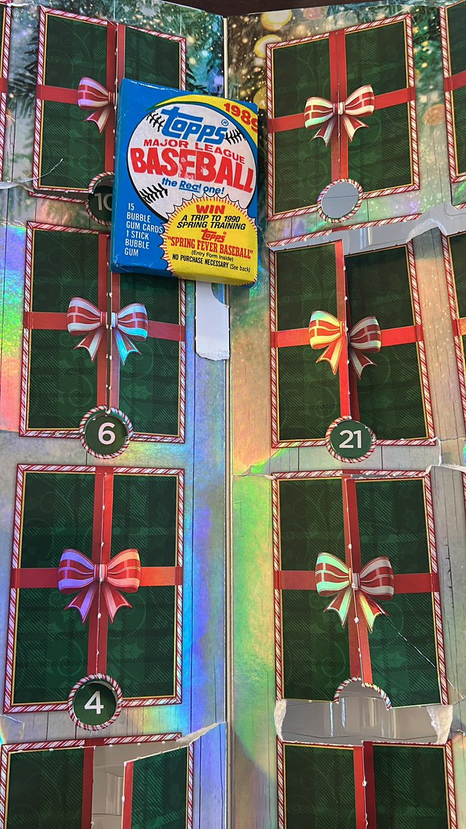 Mikedeli3's tweet photo. Did topps really put this piece of garbage in my holiday advent calendar?? https://t.co/1KjBOf5wSI