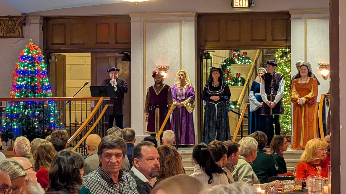 It was great to have Tapestries of Ohio back last week for their Madrigal Dinner &amp; Show! 🎶🎶🎶
Happy Holidays!