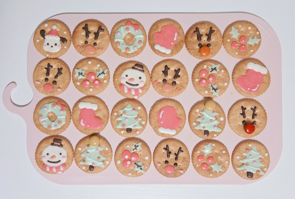 Merry Christmas and 
Happy New Year🎄🎅🏻☃️

feat. 초코펜으로 꾸며본 과자🍪