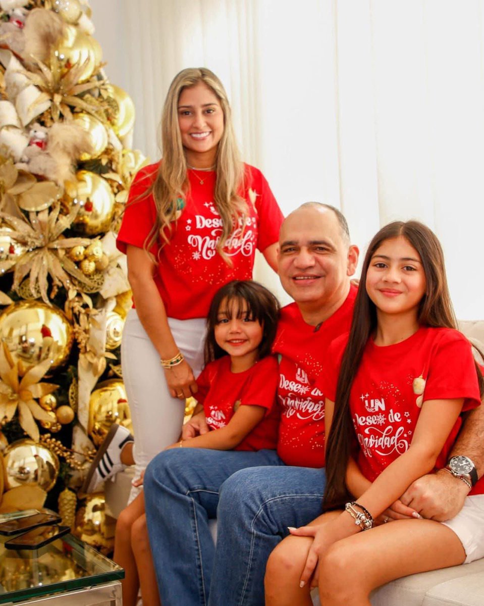 Hoy 24 de diciembre quiero felicitar a una persona muy especial un amigo, a <a href="/CarlosPinedoC/">Carlos Pinedo Cuello</a> en su cumpleaños  que el Dios de la vida lo bendiga y guarde, le ayude a cumplir  metas y sueños lo llene de éxitos sabiduría para que siga administrando esta ciudad con ganas.