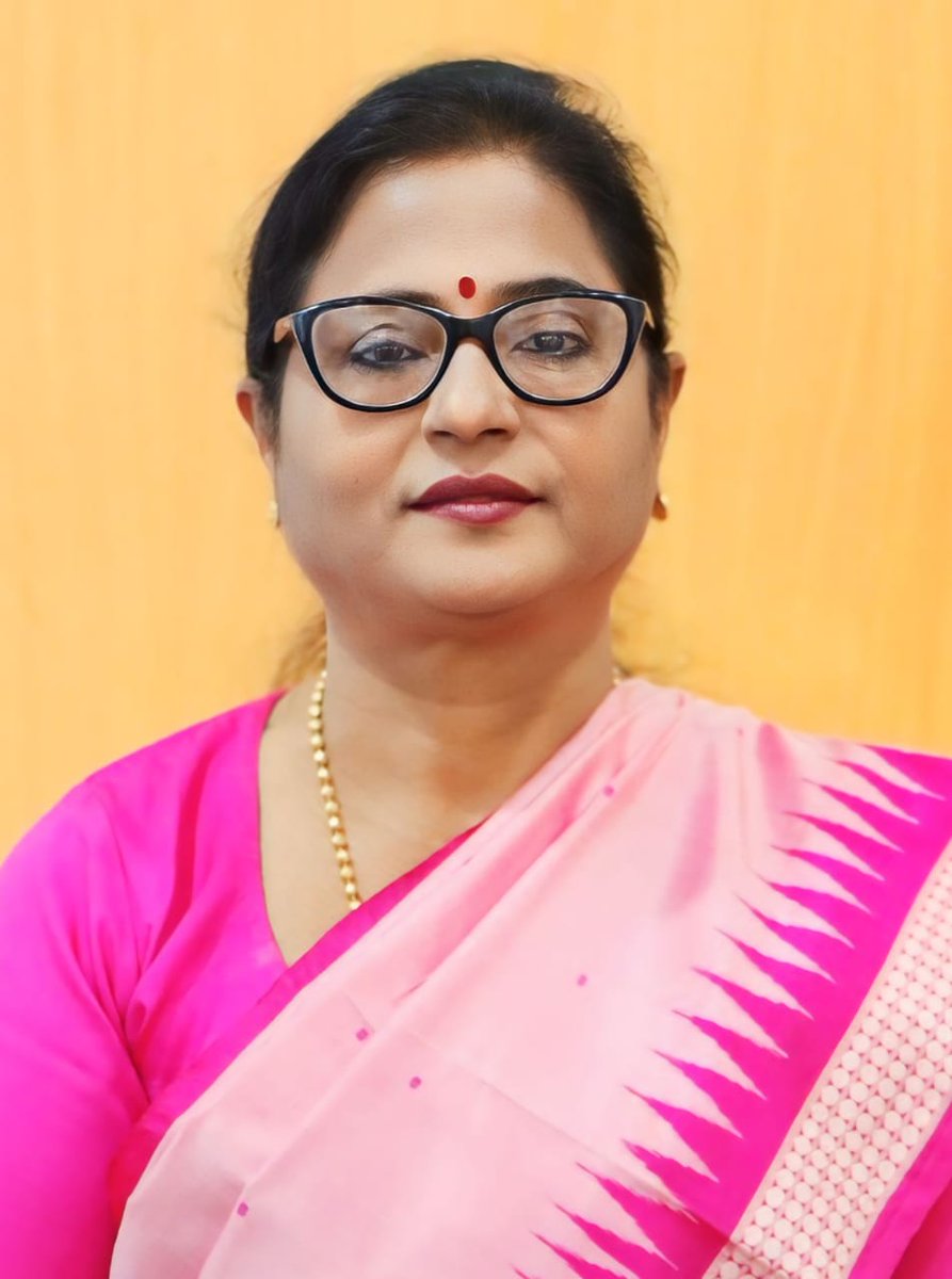 thabirsamal's tweet photo. Four women in the crucial posts of Odisha both in Constitutional  &amp; administrative post .
Surama Padhy , Speaker of Odisha Legislative Assembly.
Pravati Parida , DY CM 
Anu Garg ,New CS
Roopa Roshan Sahoo, sect to Governor
@suramapadhybjp @PravatiPOdisha 
@_anugarg 
@roopars https://t.co/lzghJsXtc3